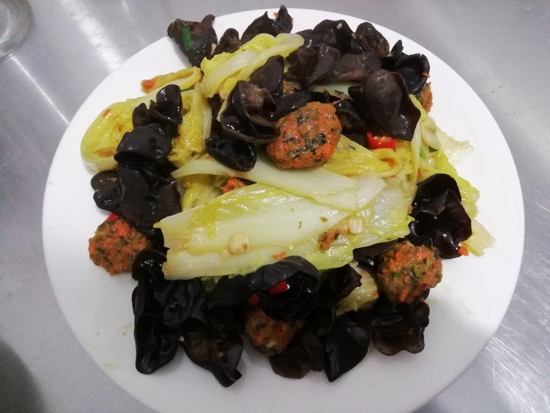 胡萝卜香菜素丸子