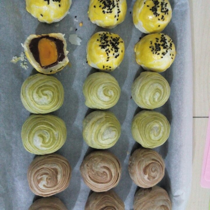 蛋黄酥~紫薯、抹茶、原味~花好月圆，中秋快乐~内附一次做六色蛋黄酥方法~