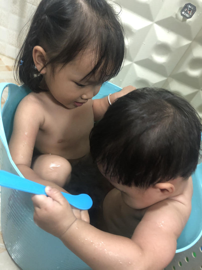 流清鼻水,鼻塞，流眼泪，打喷嚏，普通感冒（受寒）。这样做比去医院排队,打针,吃药，花钱效果都要好，关键还不怎么花钱，此方适合普通感冒（受寒）。不适合风热感冒（鼻涕黄的，咳嗽的浓痰黄的）。甲流没试过，不知道有没有效果。用过有效果的不妨告知一声，希望能帮到你！