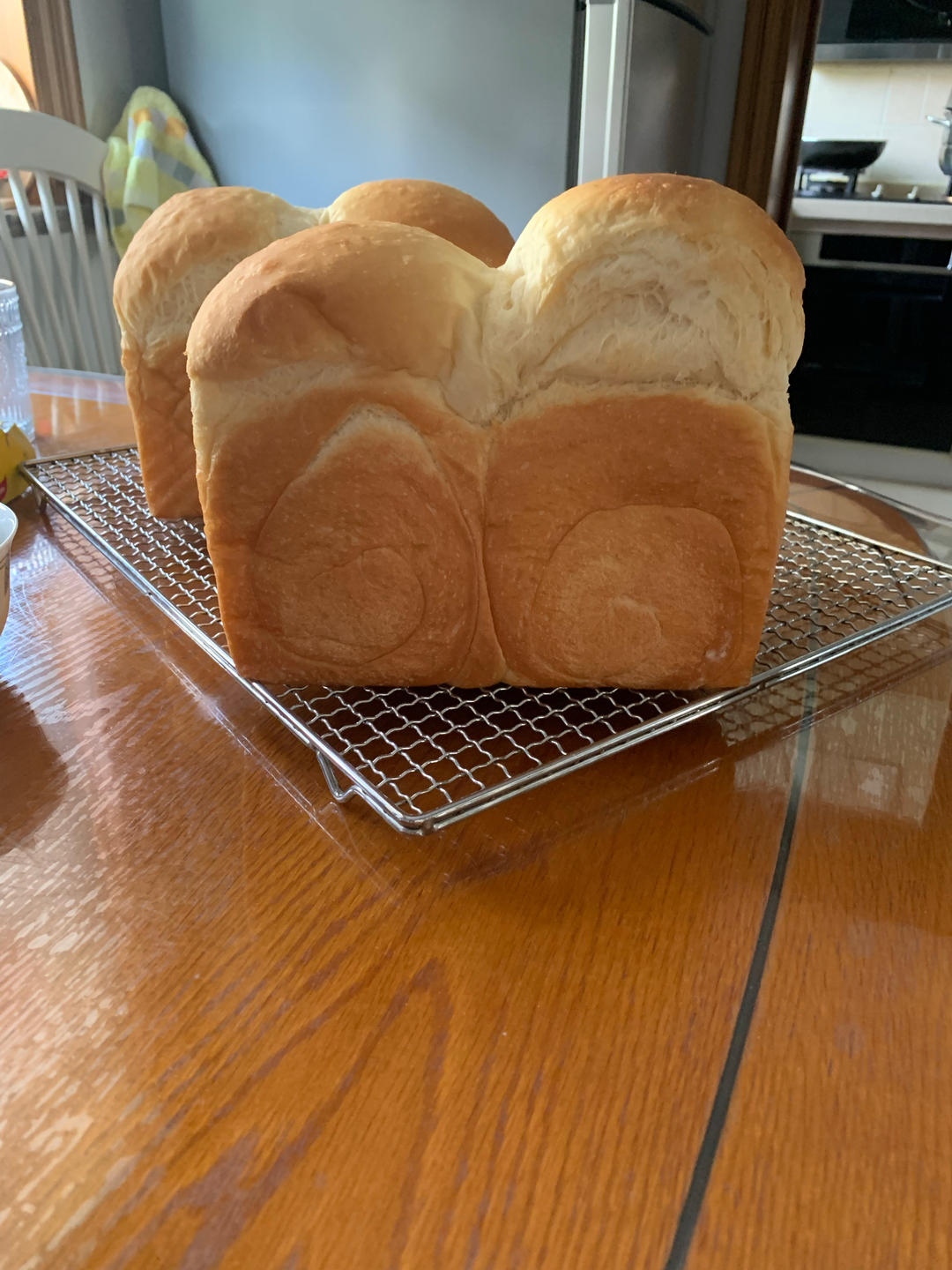 奶呼呼的厚炼乳吐司