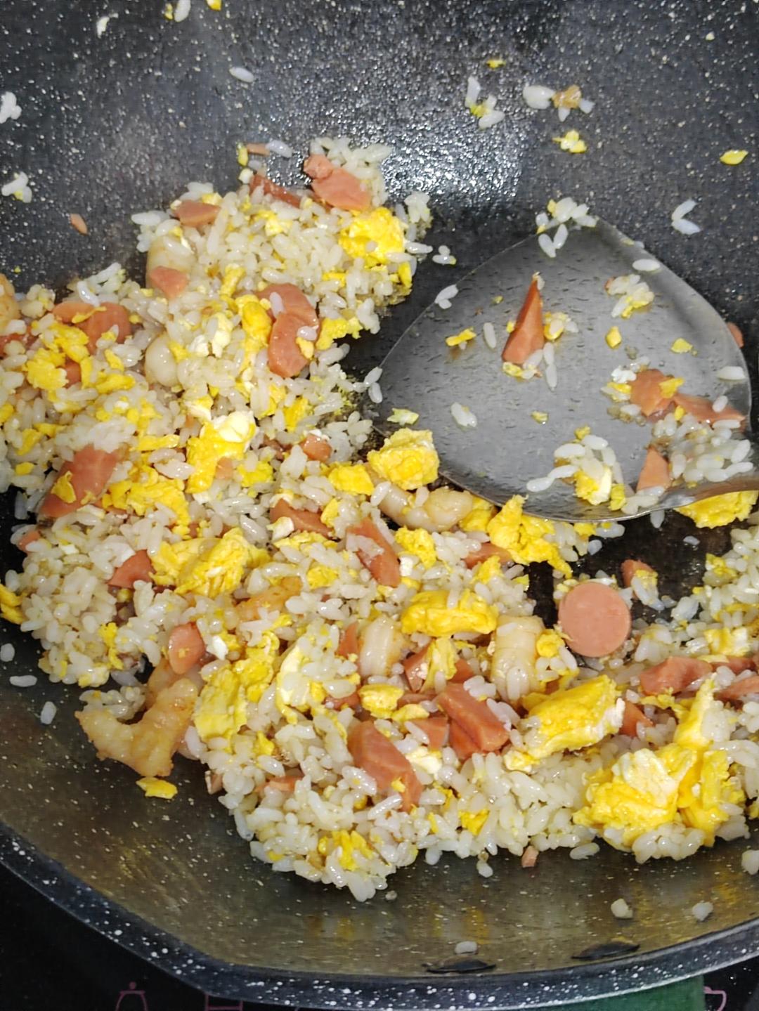 虾仁鸡蛋炒饭