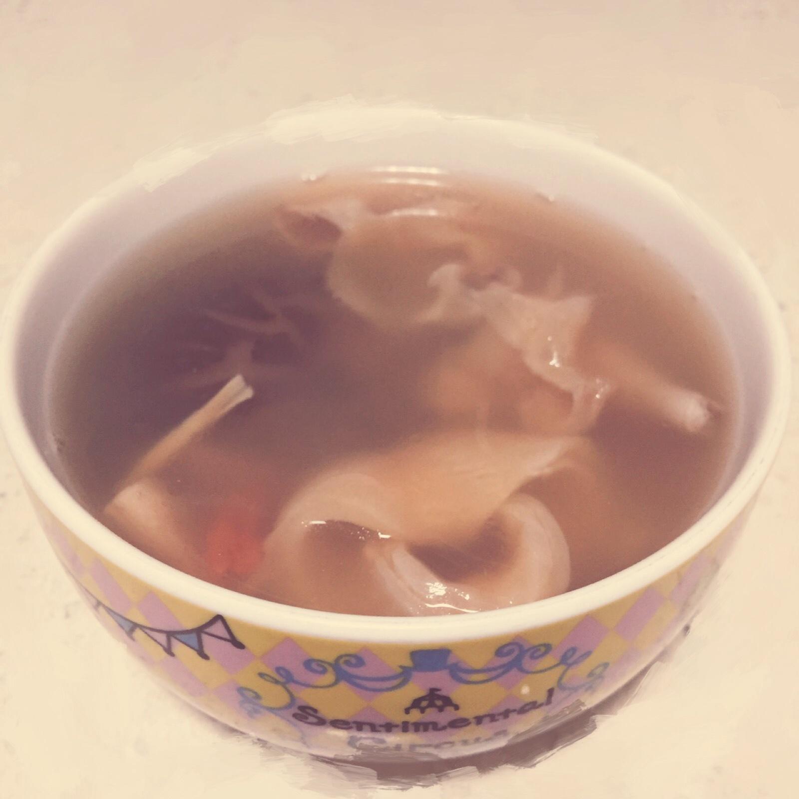 花膠元貝冬菇鳳爪湯的做法