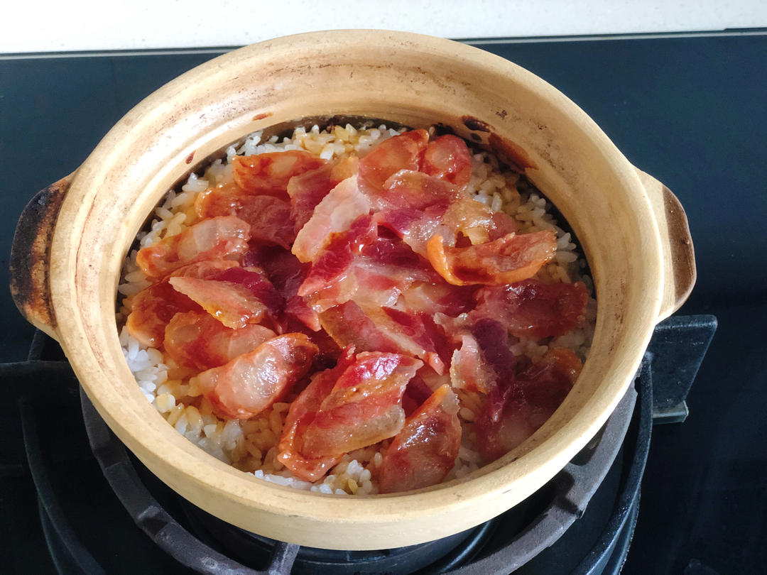 腊味煲仔饭(香脆锅巴)