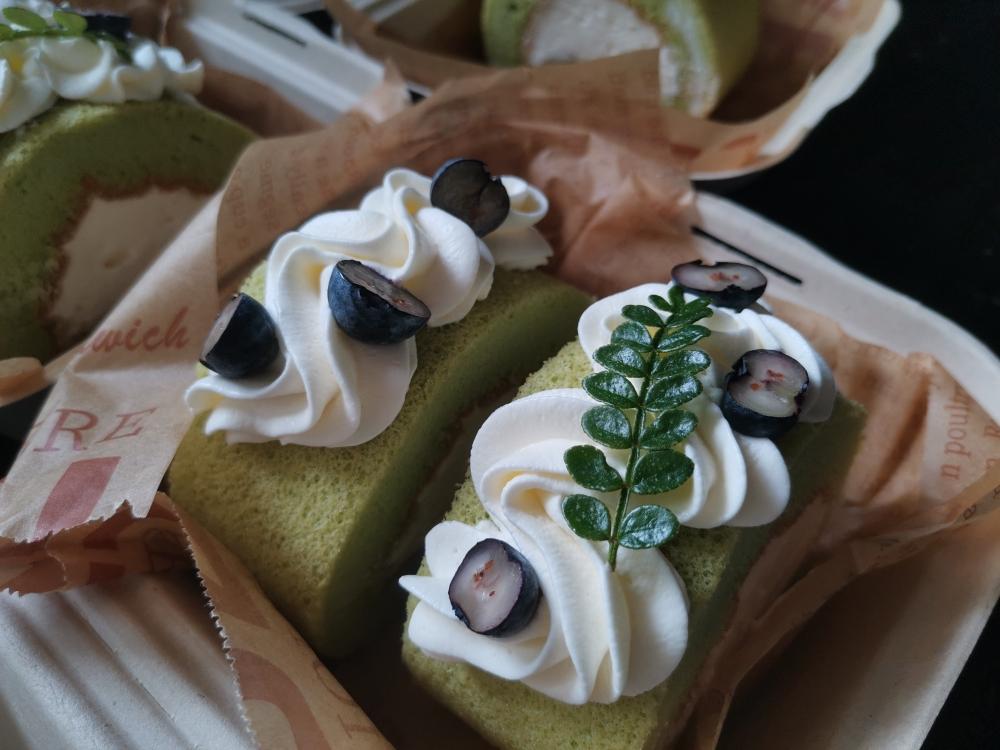 椰香斑斓蛋糕卷