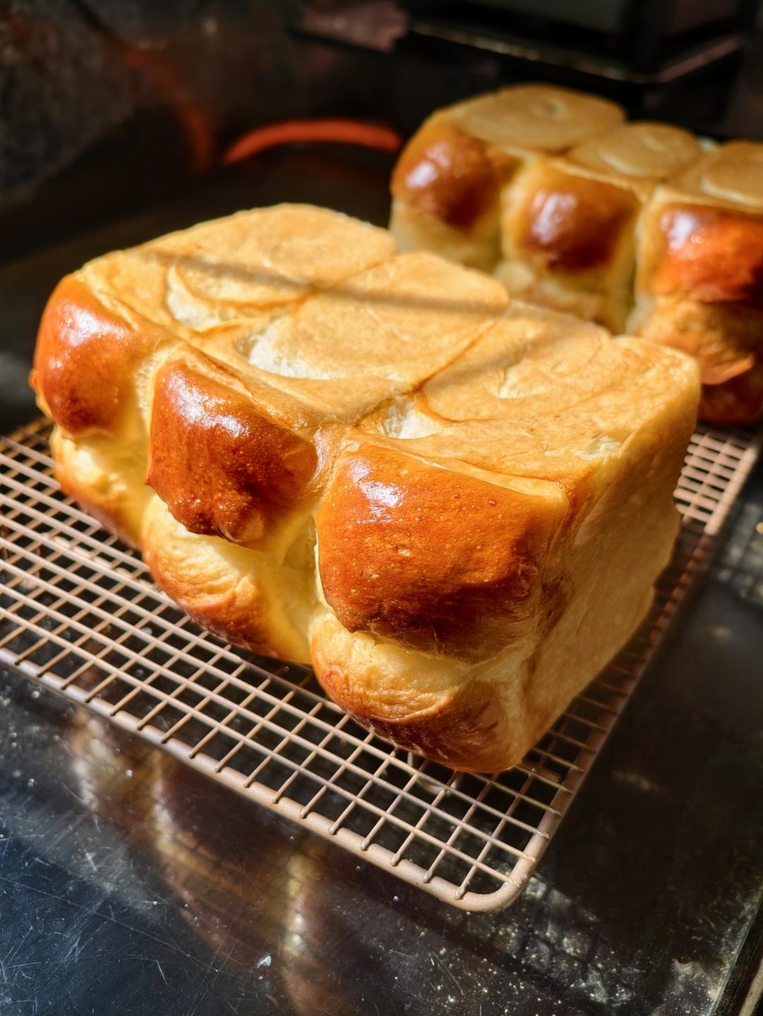 鲜奶液种超熟吐司