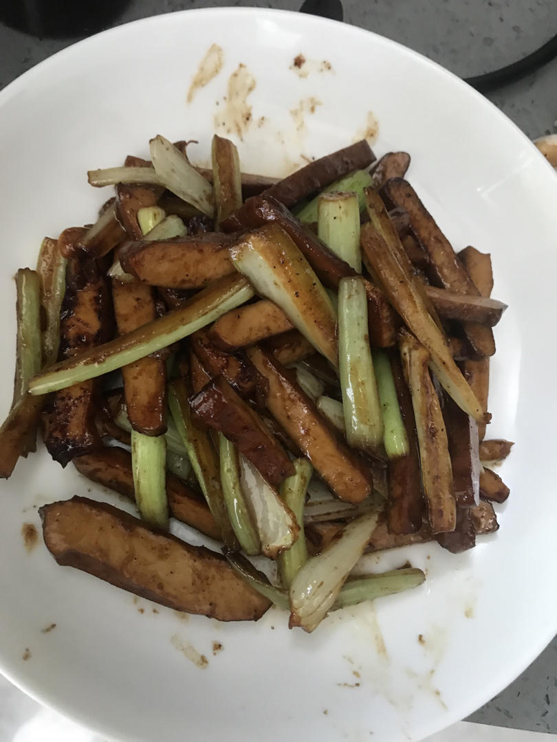 芹菜炒香干