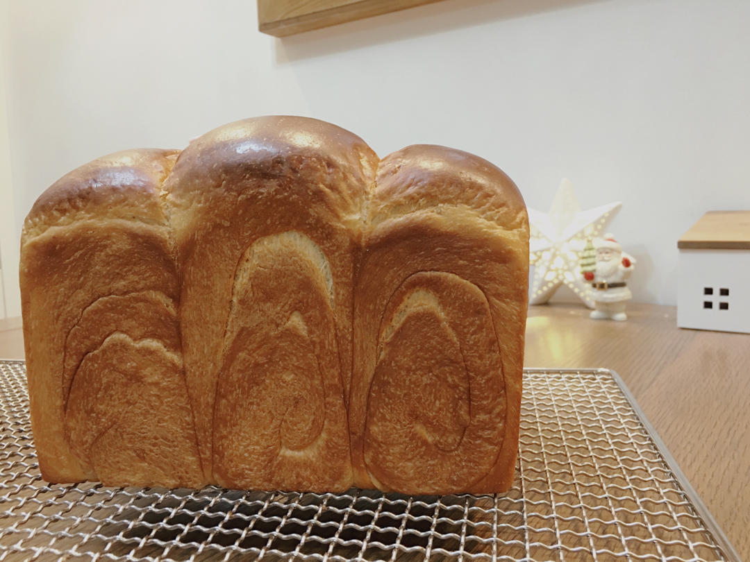 奶香纯粹的重料淡奶油吐司