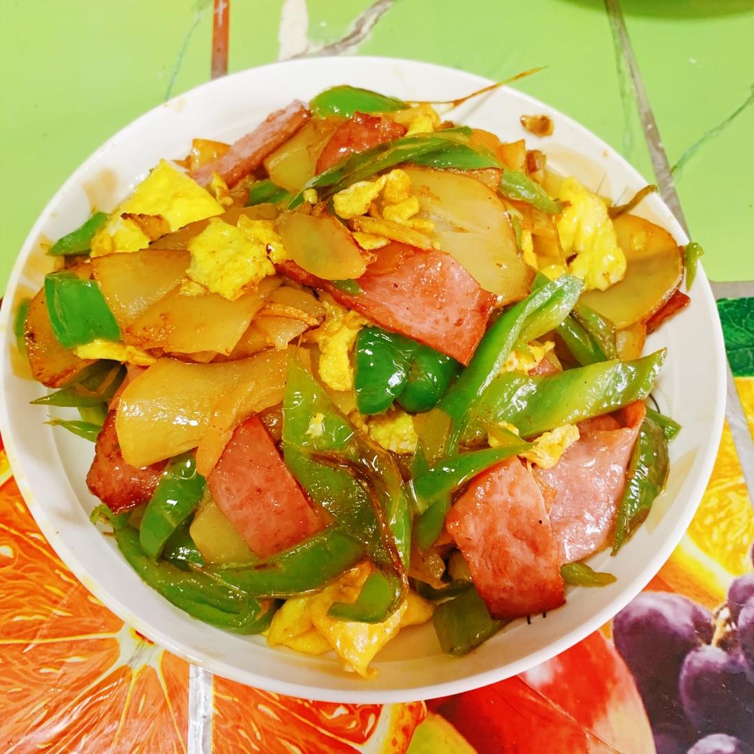 青椒土豆炒火腿鸡蛋