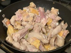 小鸡炖蘑菇的做法 步骤3