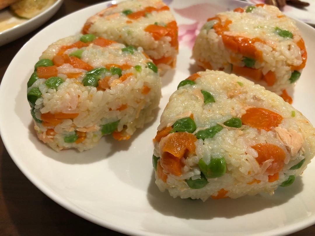 西兰花三文鱼饭团