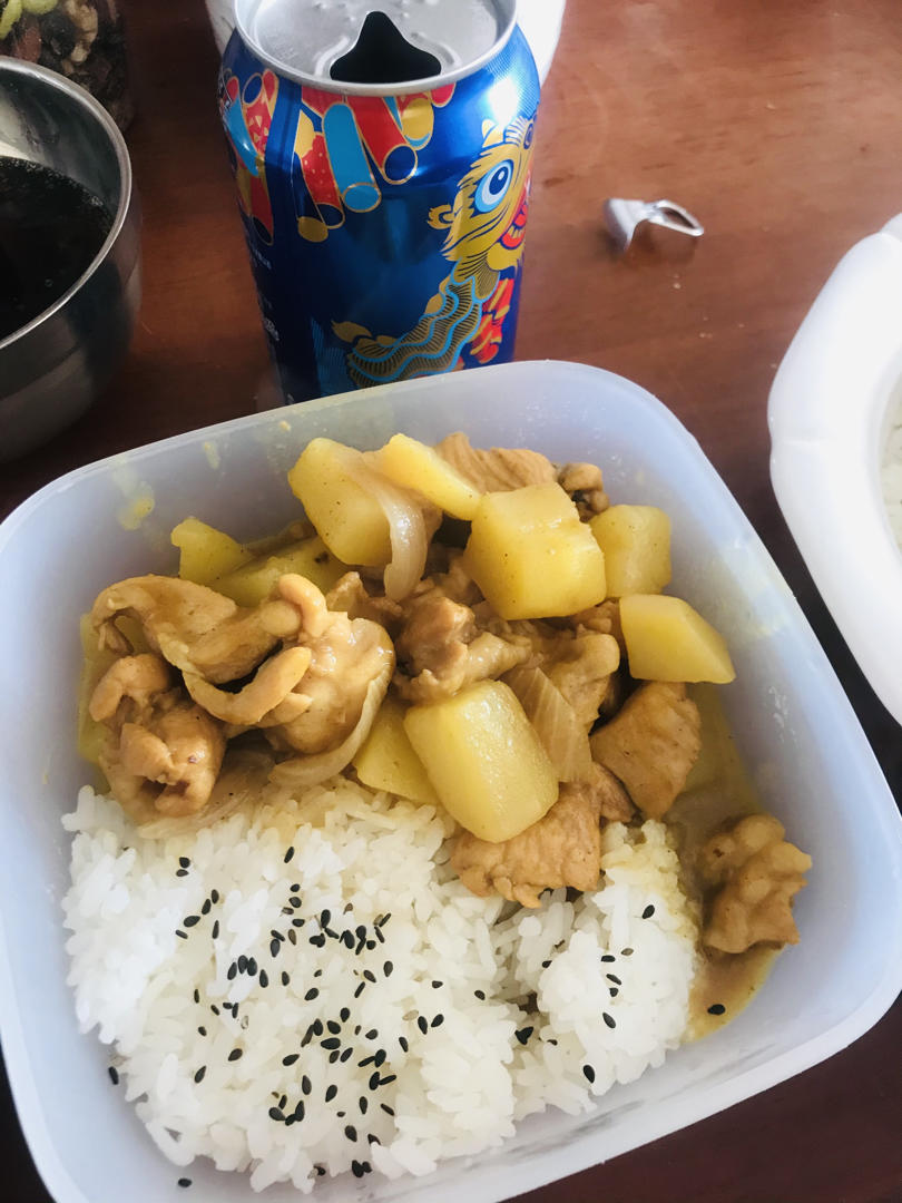 土豆咖喱鸡肉饭