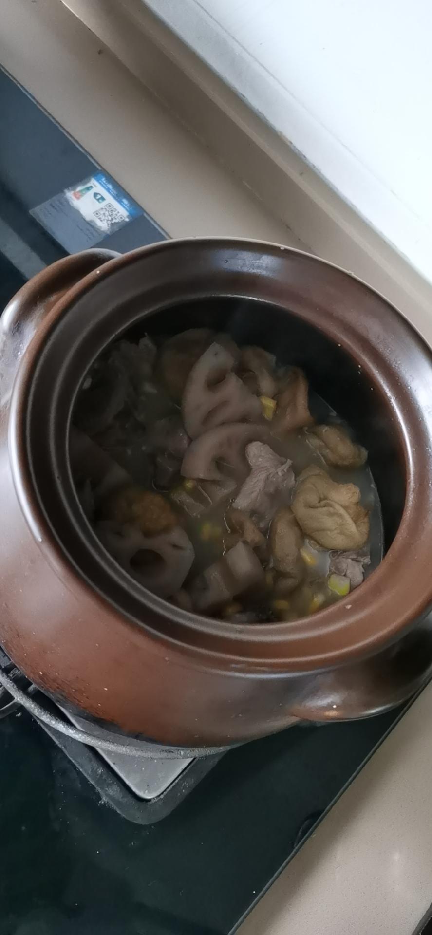 玉米莲藕猪骨汤的做法