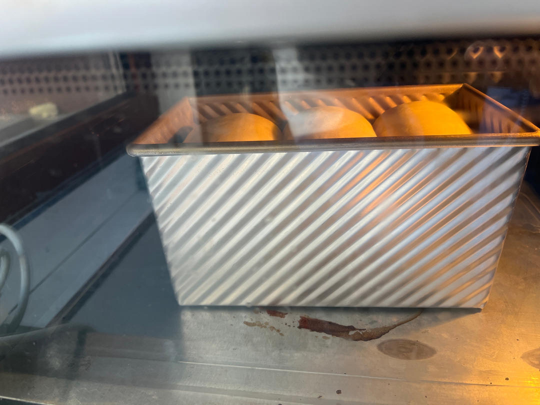 做一次就成功的牛奶吐司面包（手和面揉出手套膜）最后附全麦吐司