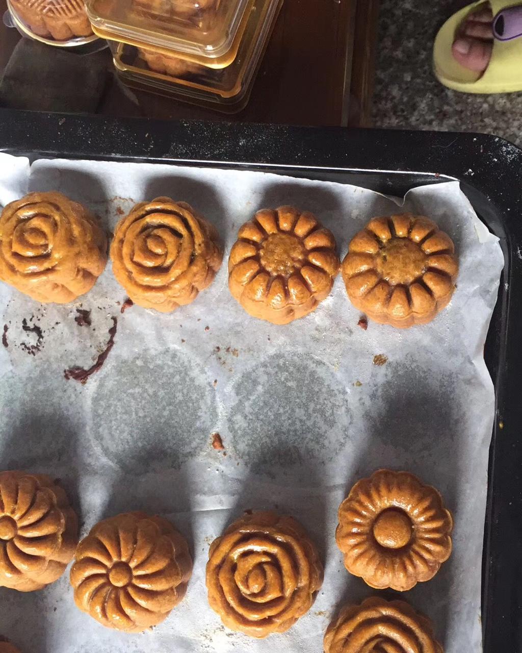 广式月饼—蛋黄莲蓉月饼
