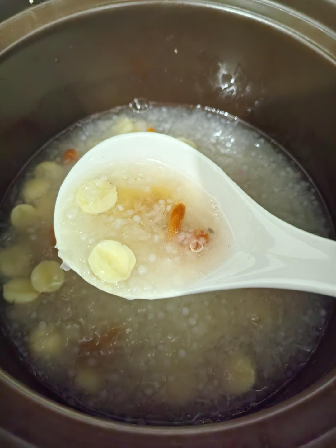 莲子银耳西米露