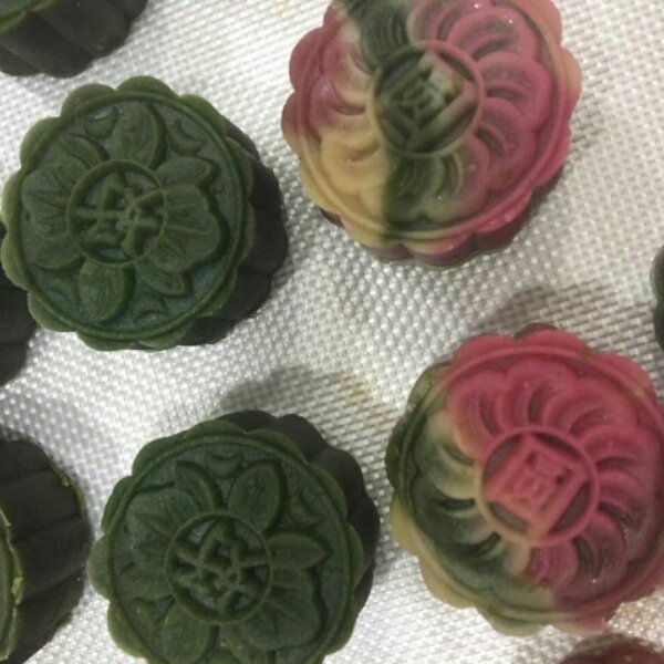 彩色桃山皮月饼