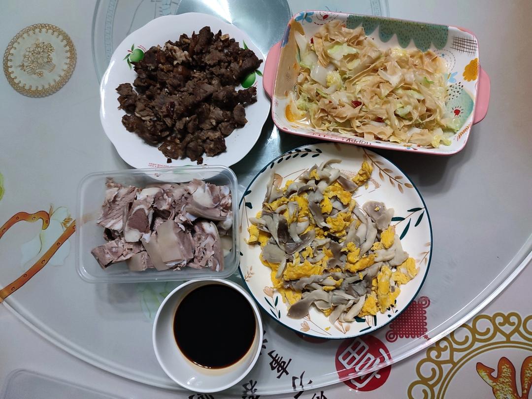 平菇炒鸡蛋（家常做法）