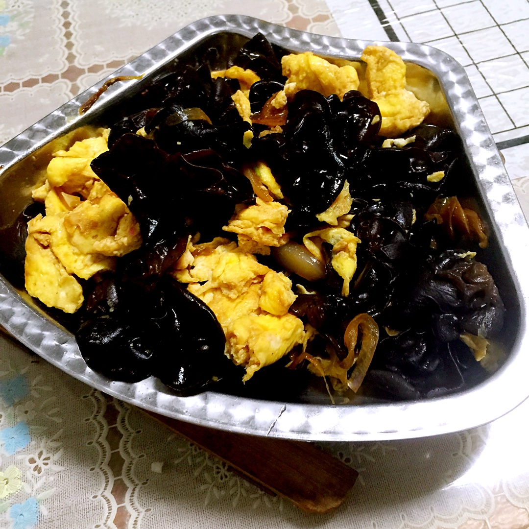 木耳炒鸡蛋 Wood ear Mushrooms with Egg