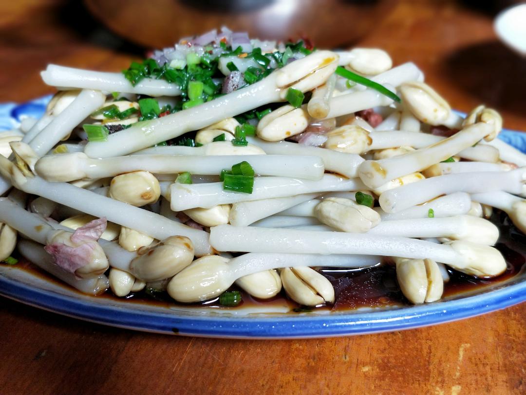 葱油花生芽的做法
