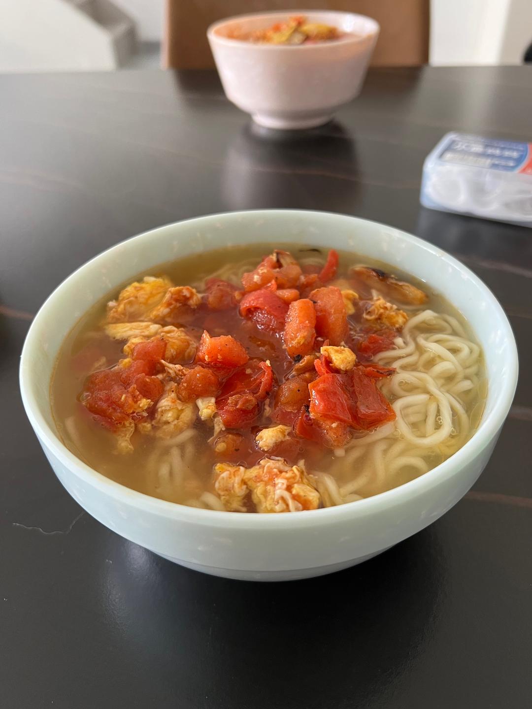 风生水起鸡蛋番茄面的做法