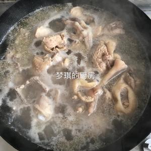 鸡肉炖粉条的做法 步骤2