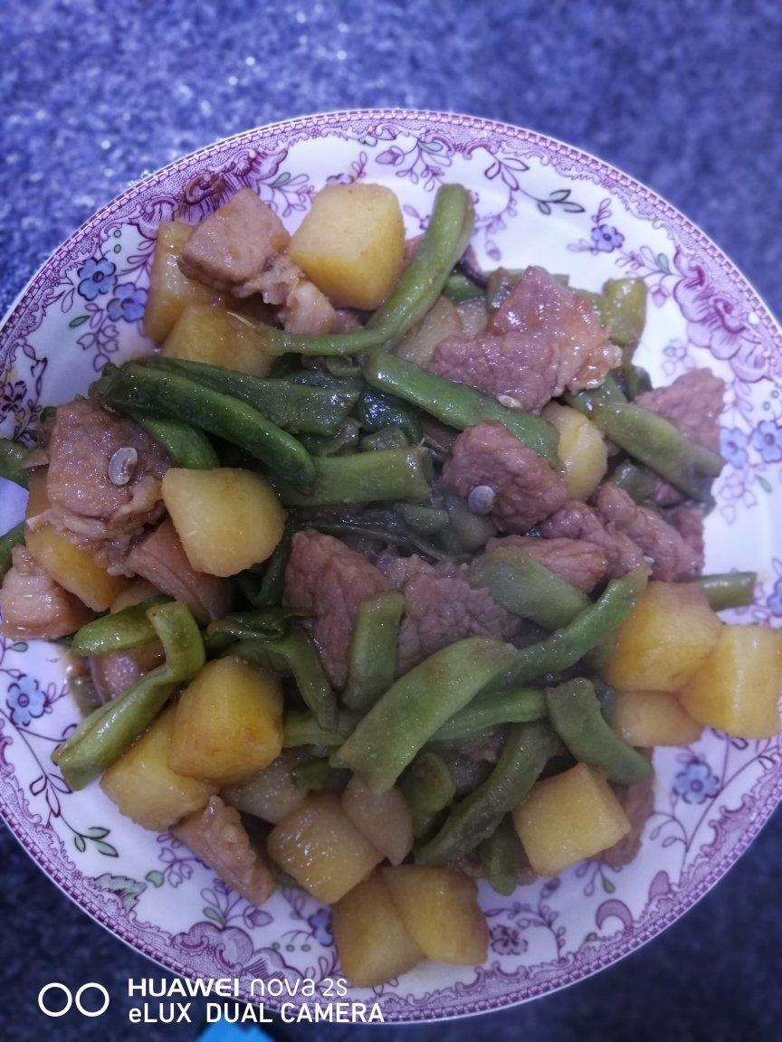土豆芸豆五花肉