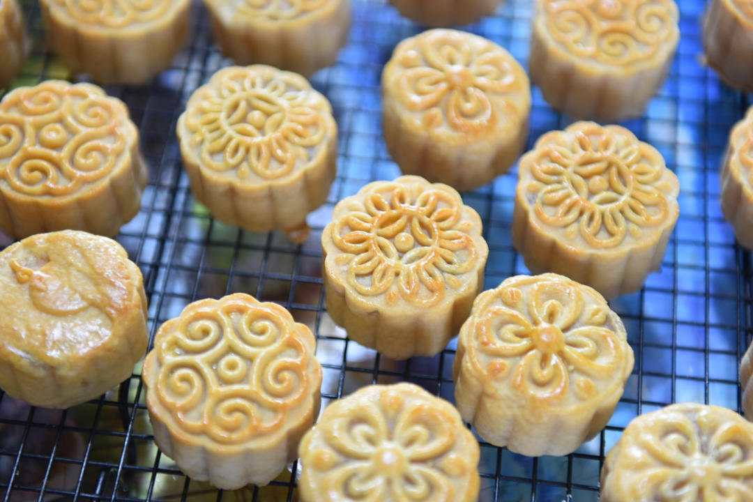 广式蛋黄莲蓉月饼🥮含50g~125g饼皮馅料比例🥮