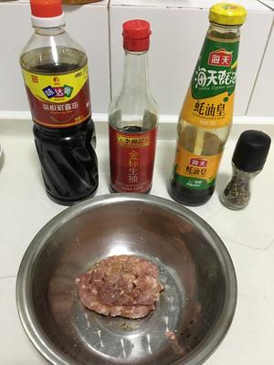 制作简单的美味水煎肉卷的做法 步骤1