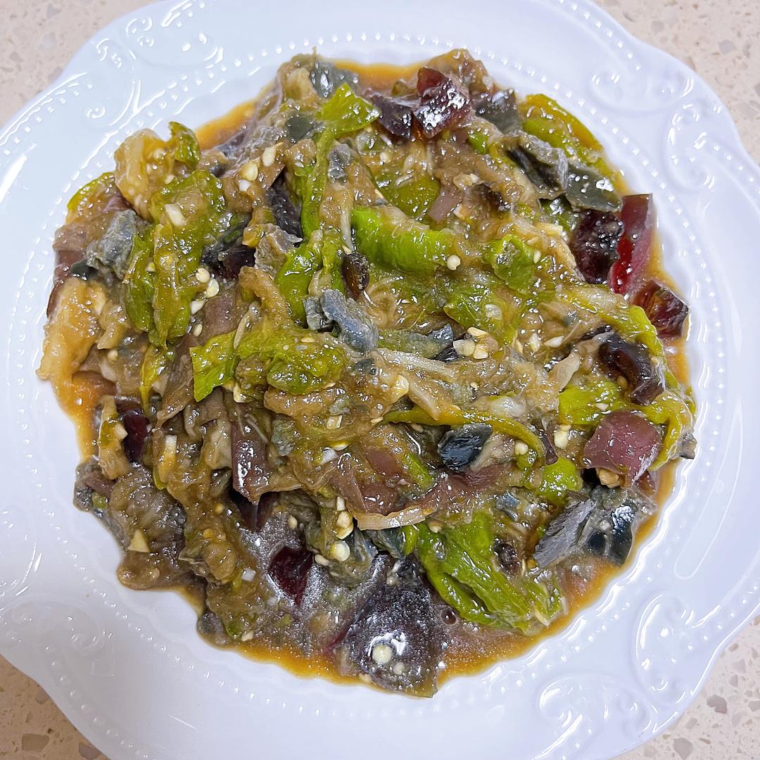 简单的擂椒皮蛋茄子的做法