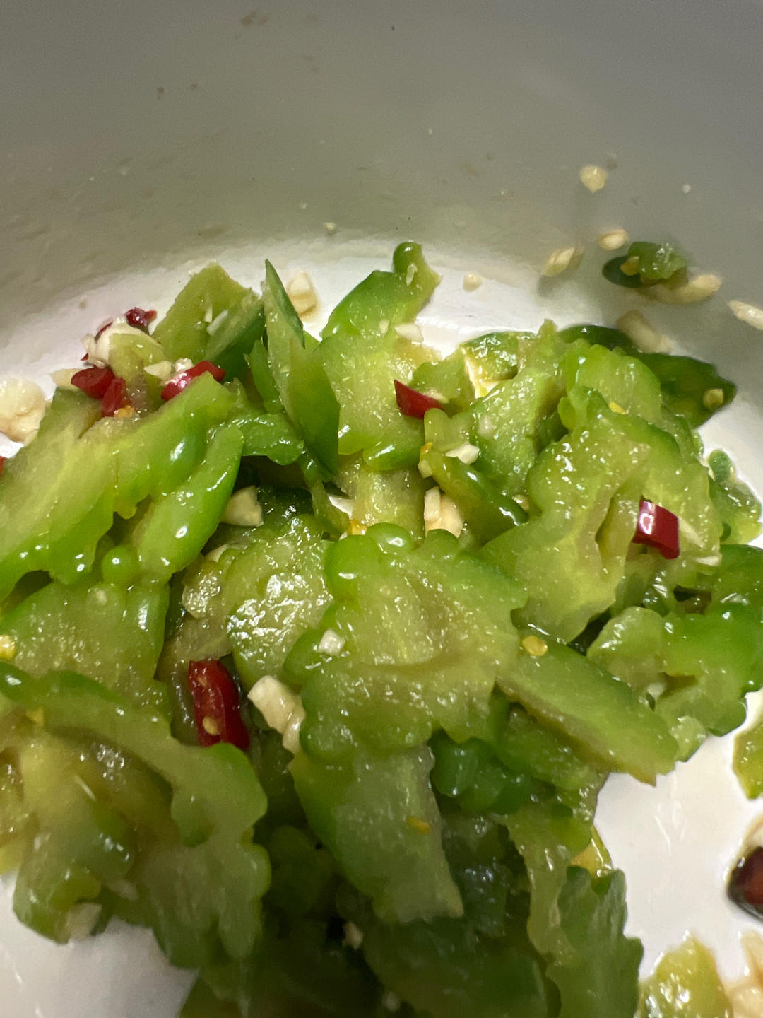 凉拌苦瓜(色碧、味脆)