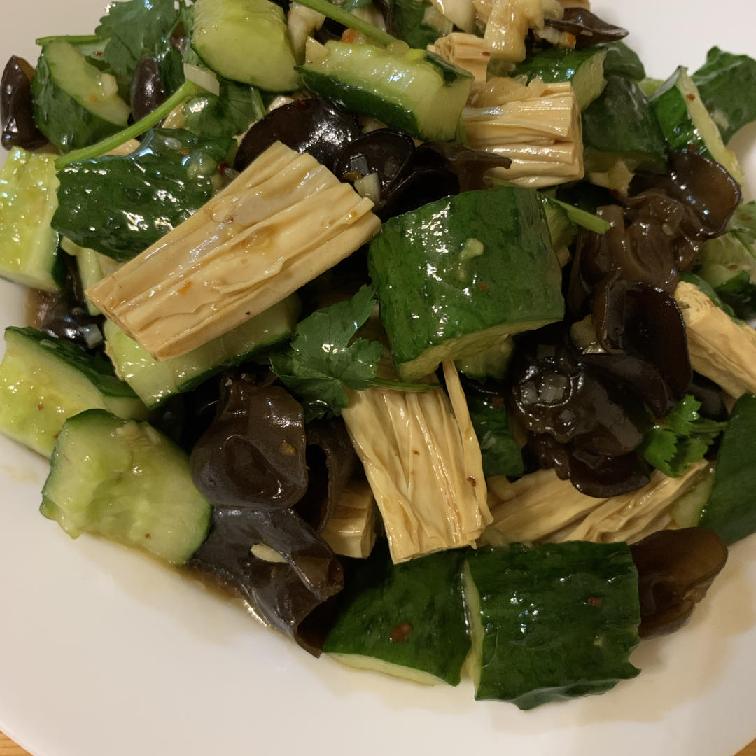 kitty_ufid做的上桌就秒光的爽口凉菜～黄瓜拌腐竹