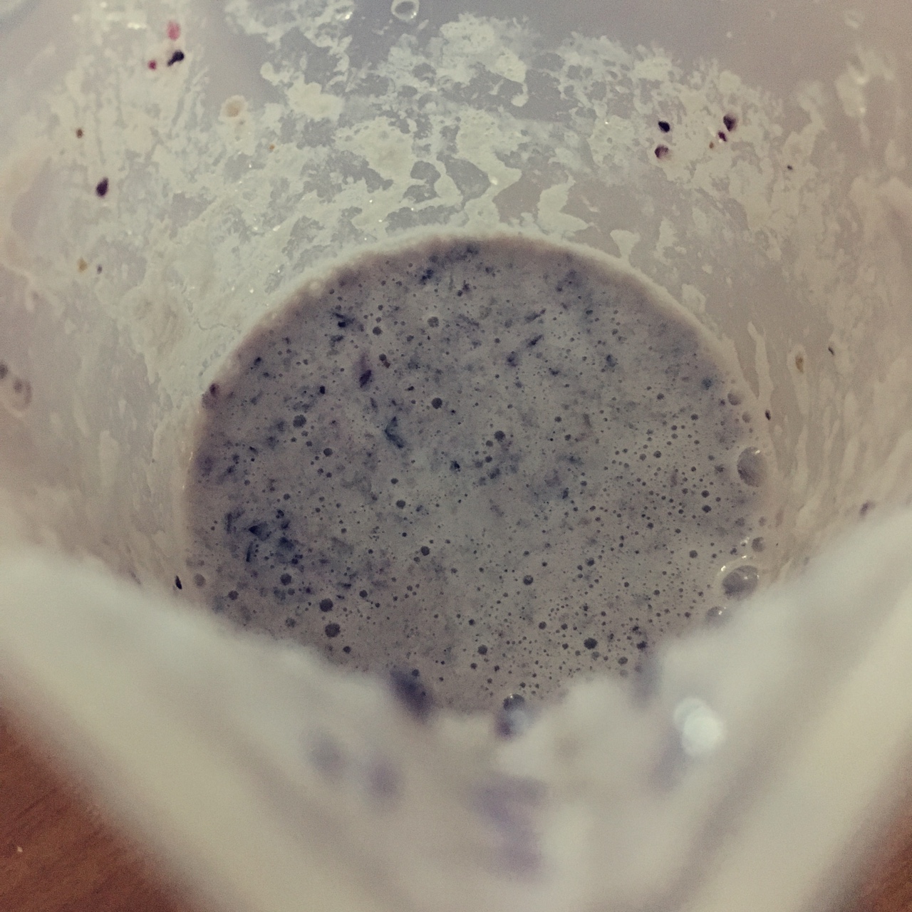 蓝莓葡萄香蕉奶昔