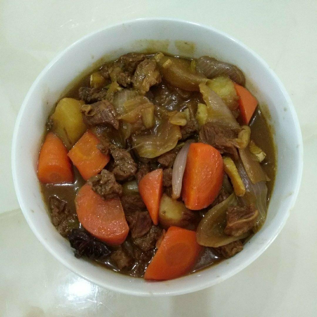 胡萝卜土豆烧牛腩