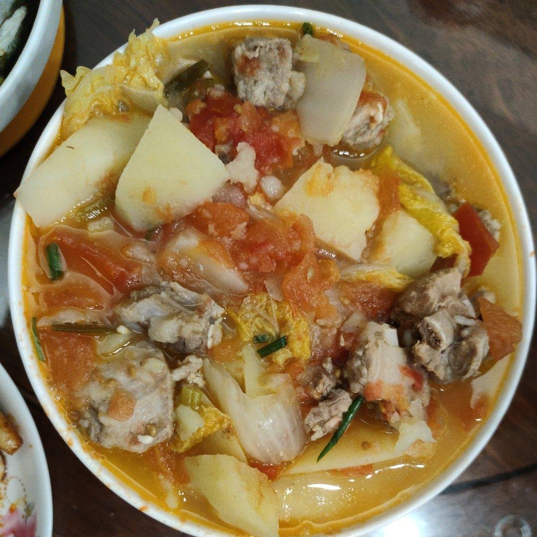 番茄土豆排骨汤