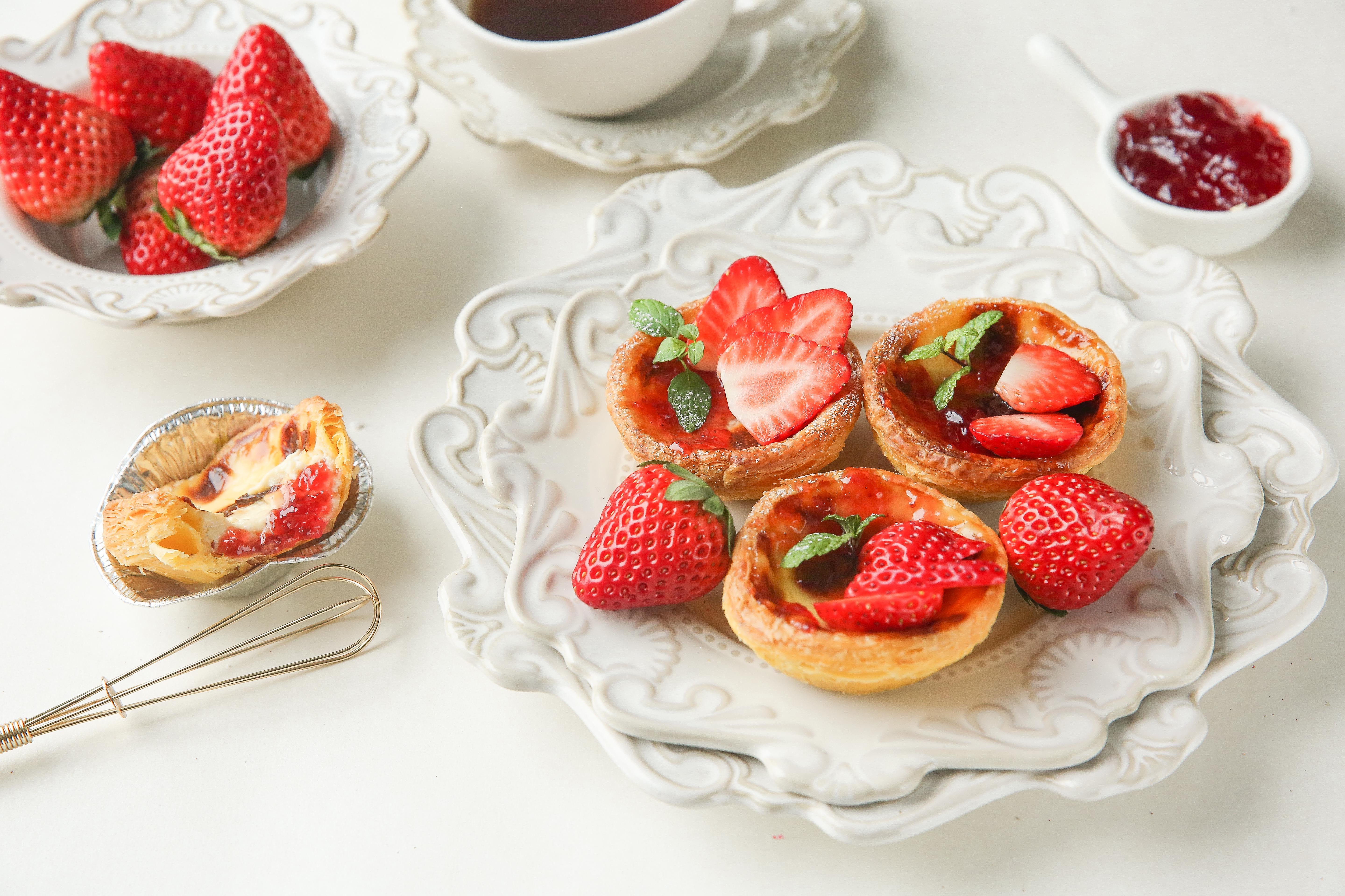 不可错过的草莓蛋挞，适合懒人超简单！的做法