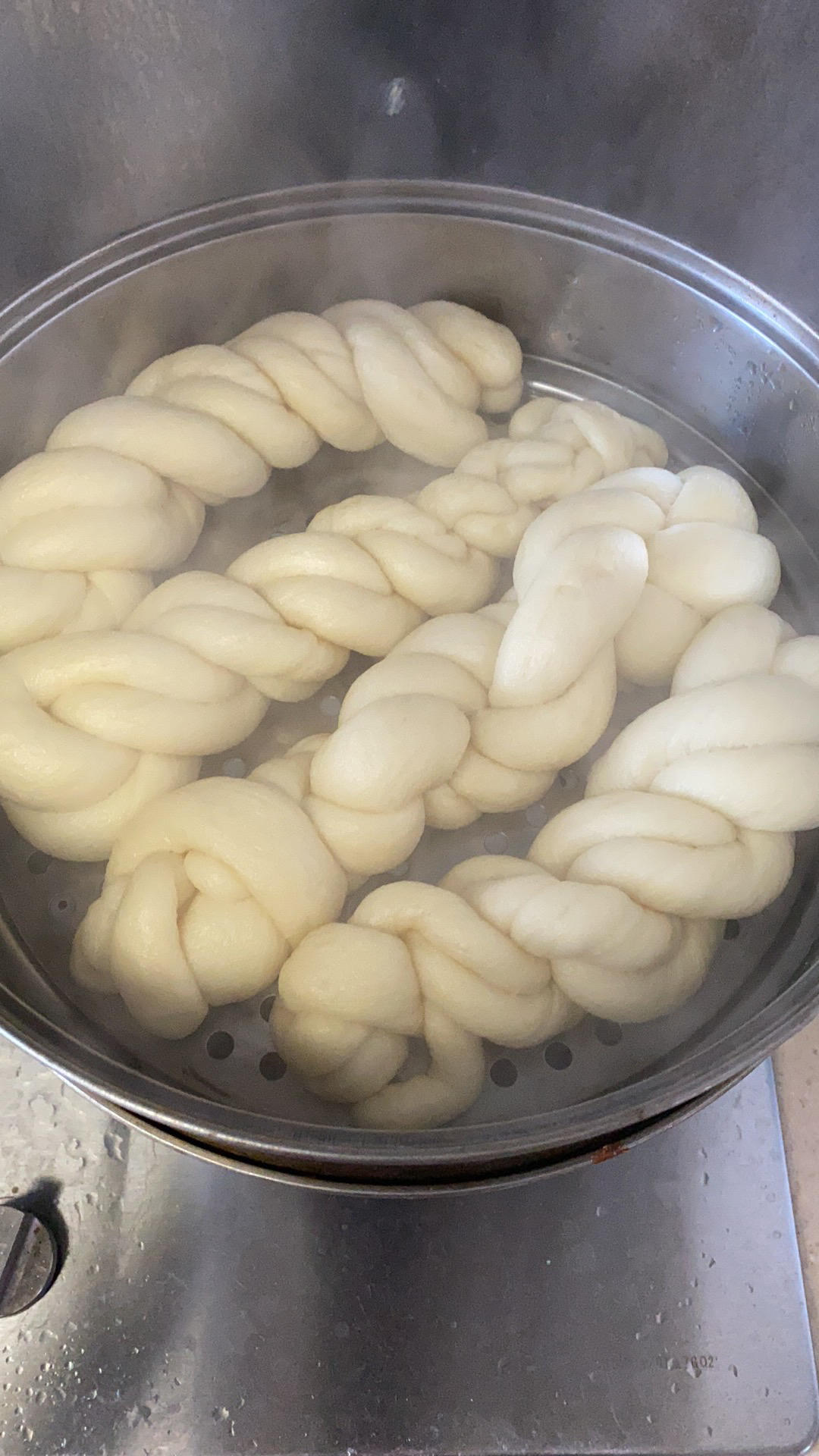 三个鸡蛋一碗面 不用油炸不用烤箱 做蒸麻花比面包更好吃