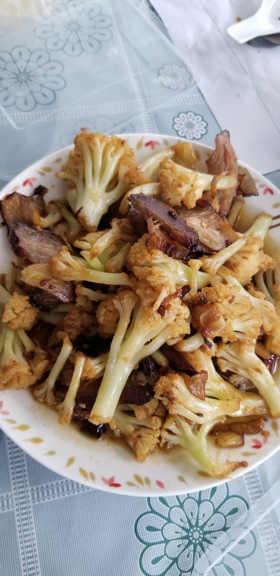 腊肉炒有机花菜