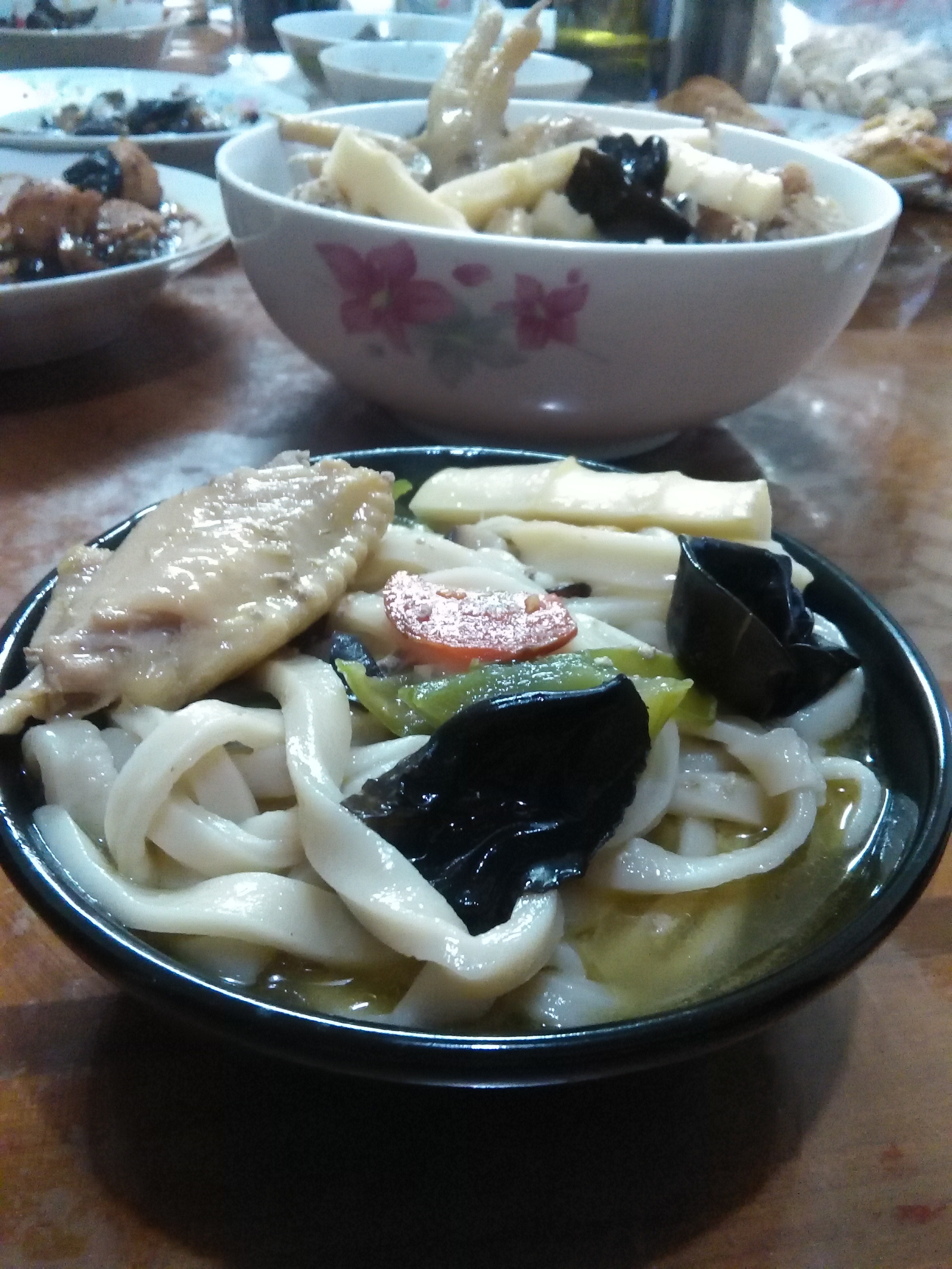 一夫食堂《一碗素面》（自制乌冬面 辣椒油 酱油汁儿 香菇酱 芝麻糊）
