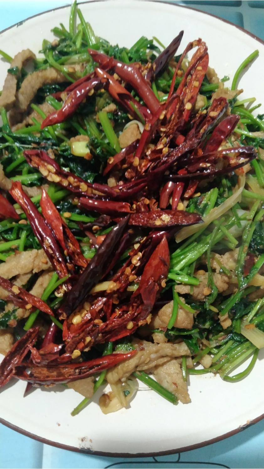 〈香辣肉丝〉，我爸喜欢的味道。欣小厨 😉