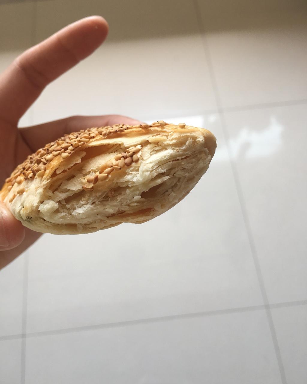 咸味牛舌饼~葱香芝麻小烧饼