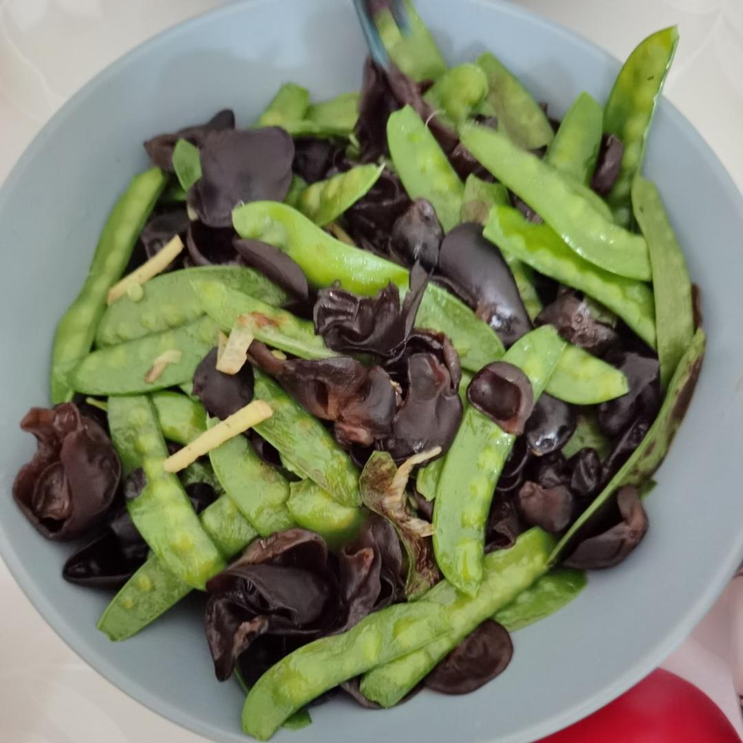 荷兰豆炒木耳