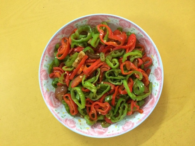 素炒青红辣椒的做法