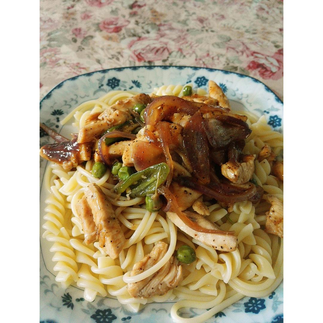 黑椒鸡丝意面