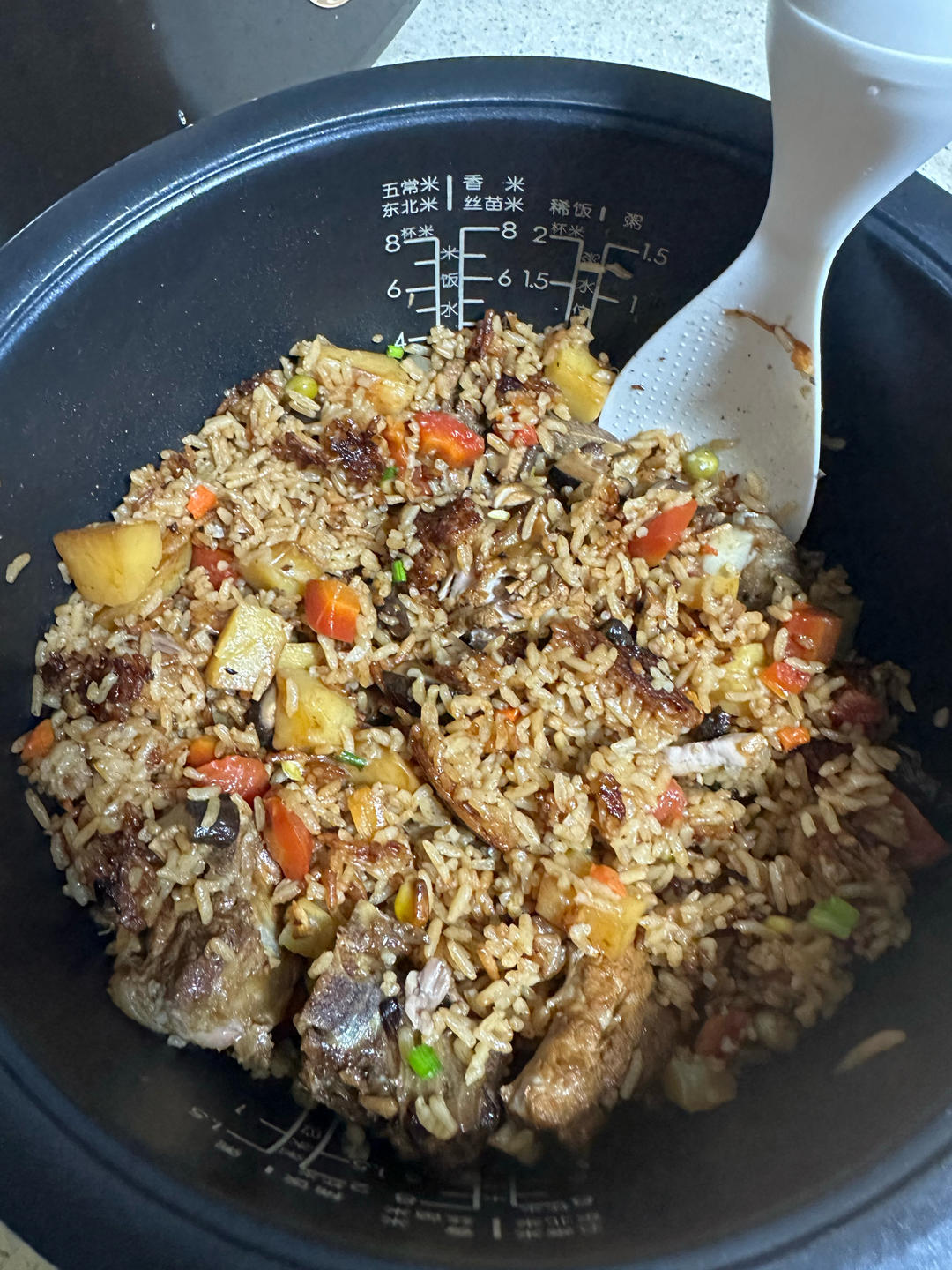 超简单的真香排骨焖饭！馋哭隔壁家小孩儿😋