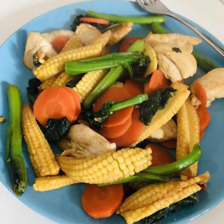 『减肥餐』鸡胸肉炒玉米笋的做法