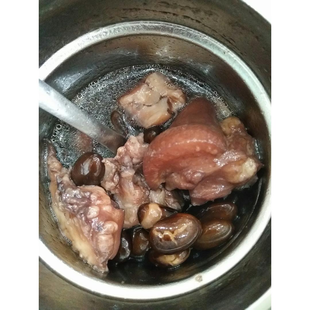 黑豆猪蹄汤