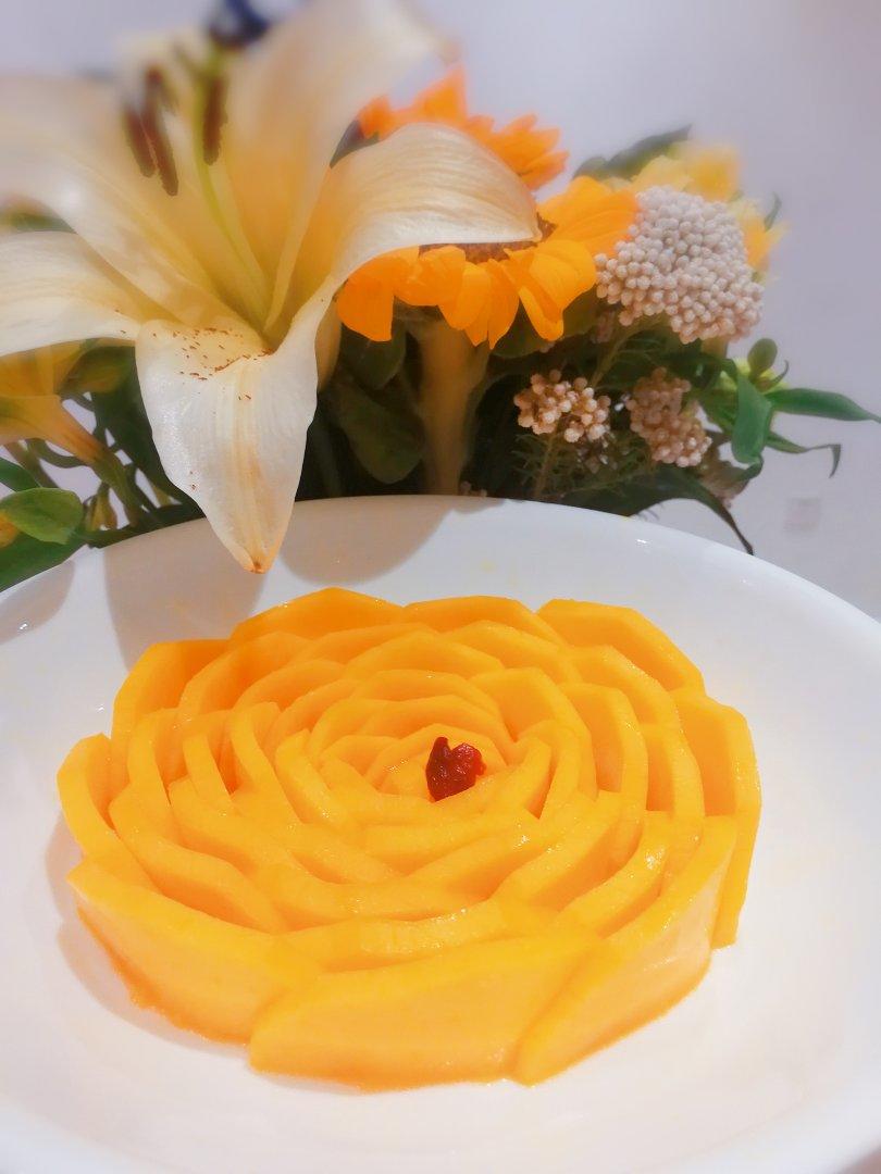 可爱de骨头分享作品 周末在厨房丨吃芒果削片摆盘半小时,吃完只要1