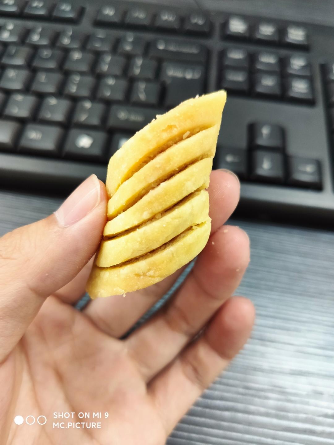 外酥内软花生酥