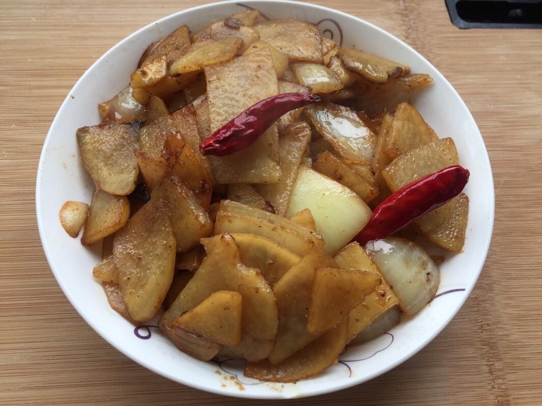 边吃边流泪的「孜然土豆片」