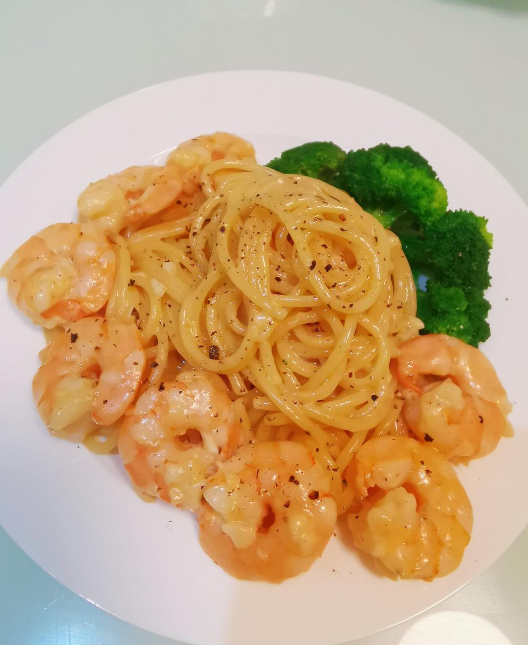 蒜香奶油虾仁意面